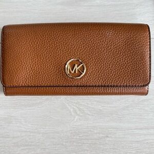 EUC Michael Kors Tan Cognac Pebbled Leather Long Wallet Gold MK